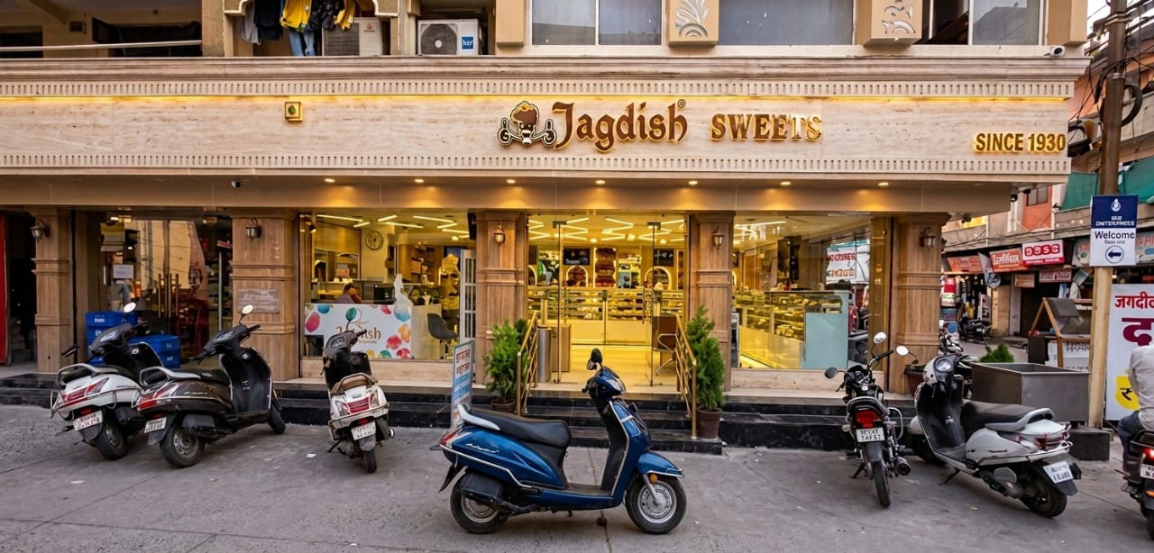 Jagdish Sweets shop front, Jail Road, Indore